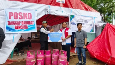 Pertamina Serahkan Bantuan untuk Korban Banjir di Kendari