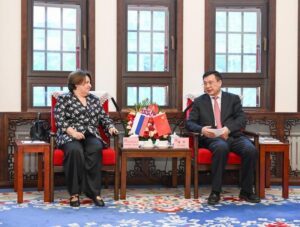 Presiden Kantor Berita Xinhua Bertemu CEO NMG Rusia