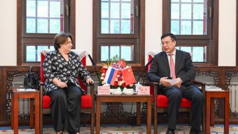 Presiden Kantor Berita Xinhua Bertemu CEO NMG Rusia
