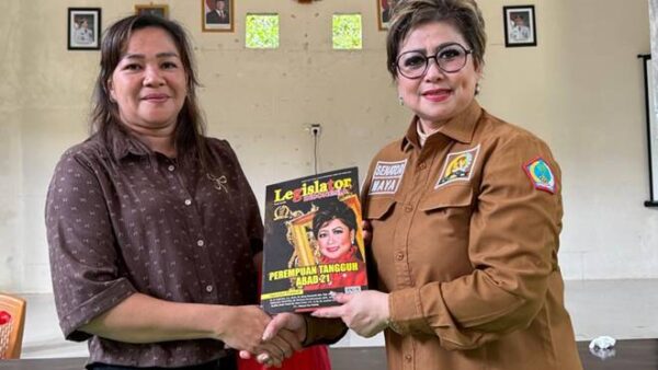 Maya Rumantir Kunjungi Pulau Makalehi, Disambut Secara Adat 10 Maya Rumantir Kunjungi Pulau Makalehi, Disambut Secara Adat