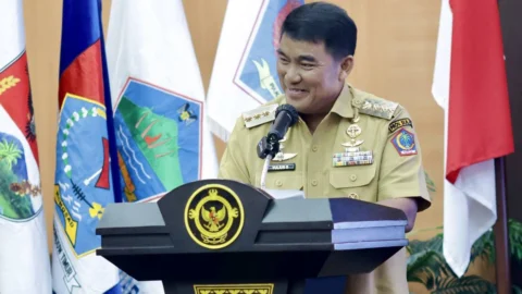 Gubernur Sulawesi Utara Mayjen TNI (Purn) Yulius Selvanus, SE