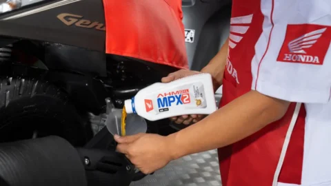 Jangan Beli yang Palsu! DAW Ingatkan Pentingnya Gunakan Oli Honda yang Asli