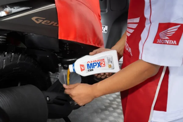 Jangan Beli yang Palsu! DAW Ingatkan Pentingnya Gunakan Oli Honda yang Asli