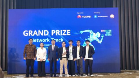 Tim dari Bulacan State University Filipina menerima penghargaan utama kategori Network Track dalam Kompetisi teknologi informasi dan komunikasi (TIK) Huawei ke-10 di Jakarta pada 13 Mei 2026.