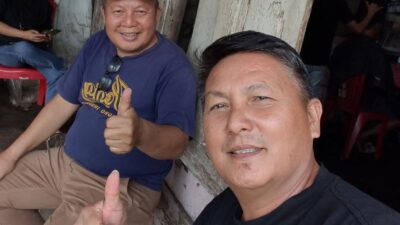 Dua Calon Hukum Tua Ini Bertemu di Tempat Pangkas Rambut