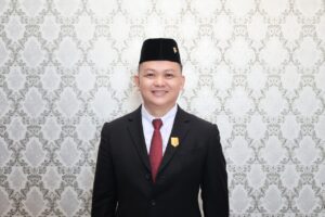 Tokoh Muda Sulut Medy Lensun Jadi Moderator Seminar Nasional UNAS–ADKASI
