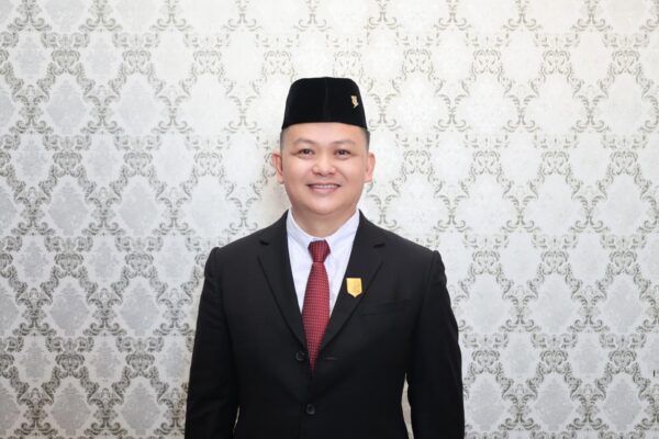 Tokoh Muda Sulut Medy Lensun Jadi Moderator Seminar Nasional UNAS–ADKASI 8 Tokoh Muda Sulut Medy Lensun Jadi Moderator Seminar Nasional UNAS–ADKASI