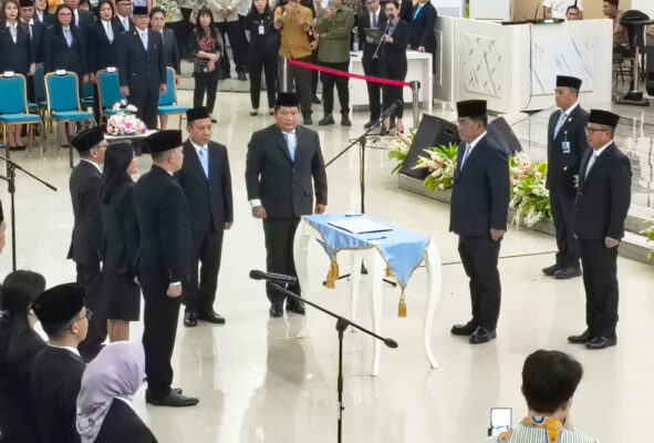 Gubernur Yulius Selvanus Lantik Ratusan Pejabat, Ini Daftarnya