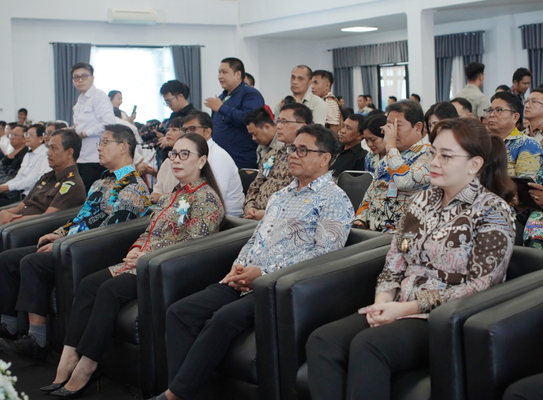 Plt Bupati Heronimus Makainas Bangga, Empat Putra Sitaro Masuk FK UNIMA