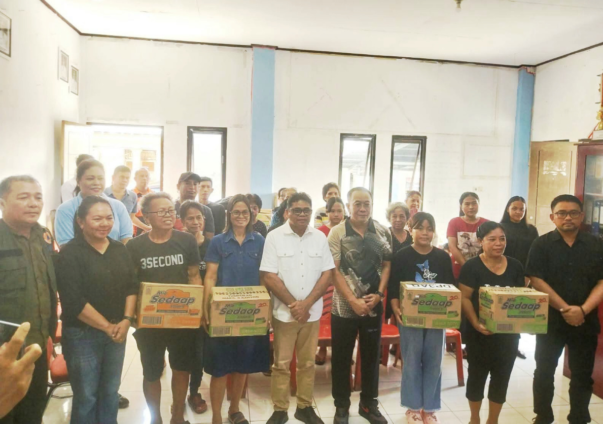 Korban Bencana Hidrometeorologi di Sitaro Dapat Bantuan, Hironimus Makainas:  Pemerintah Harus Hadir