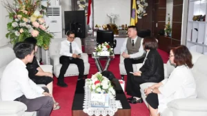 Siap Kuliah ke Cina, Puluhan Mahasiswa Unsrat Manado Diajar Langsung Dosen Asal Wuhu