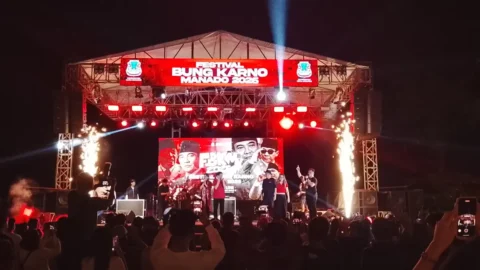 Andrei Angouw dan Richard Sualang Tutup Festival Bung Karno Manado 2026