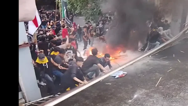 Demo di DPRD Sulut Ricuh, 16 Tuntutan Massa Jadi Sorotan