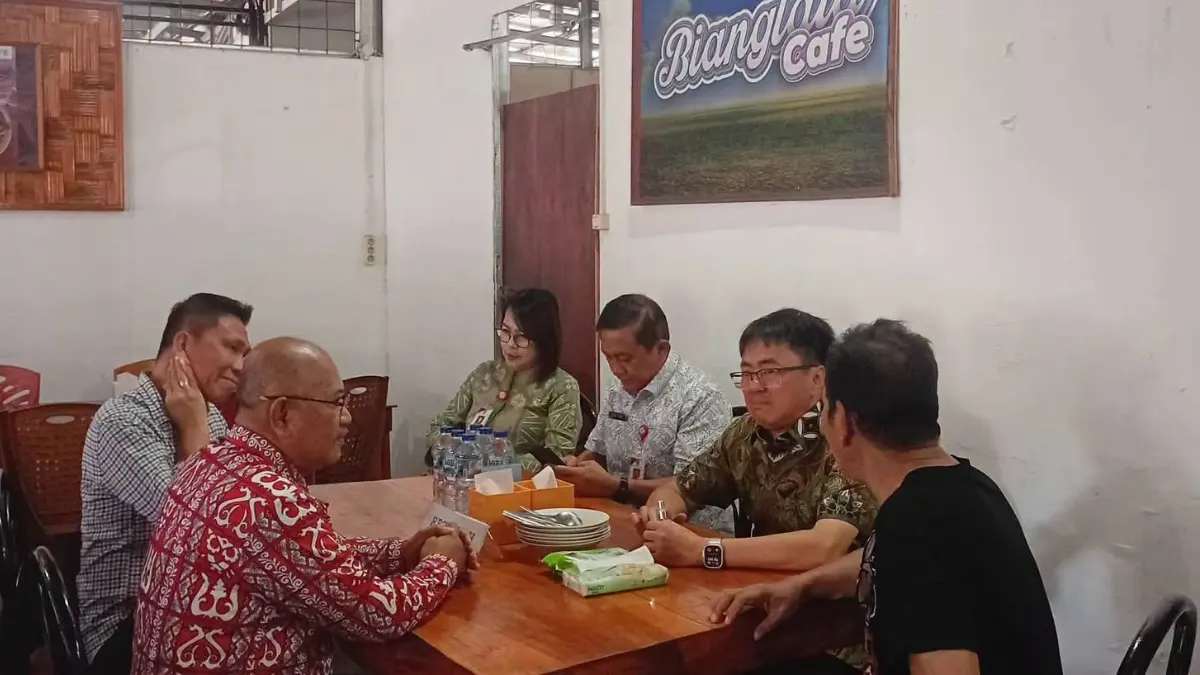 Naik Trans Manado hingga Jalan Kaki ke RM Bianglala, Andrei Angouw Serap Aspirasi Warga Secara Langsung
