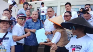 Terima Aksi Massa Pendukung Prabowo-Gibran, Louis Schramm dan Amir Liputo Siap Bawa Aspirasi ke DPR RI