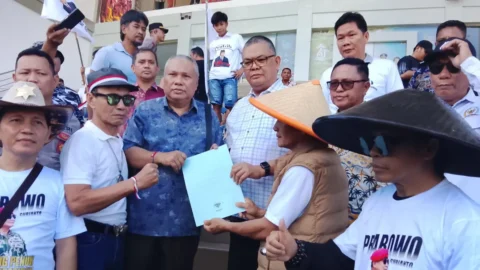 Terima Aksi Massa Pendukung Prabowo-Gibran, Louis Schramm dan Amir Liputo Siap Bawa Aspirasi ke DPR RI