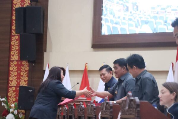 Lewat Paripurna, DPRD dan Pemprov Sulut Setujui Ranperda APBD 2025 Dibahas Tingkat Lanjut 17 Lewat Paripurna, DPRD dan Pemprov Sulut Setujui Ranperda APBD 2025 Dibahas Tingkat Lanjut