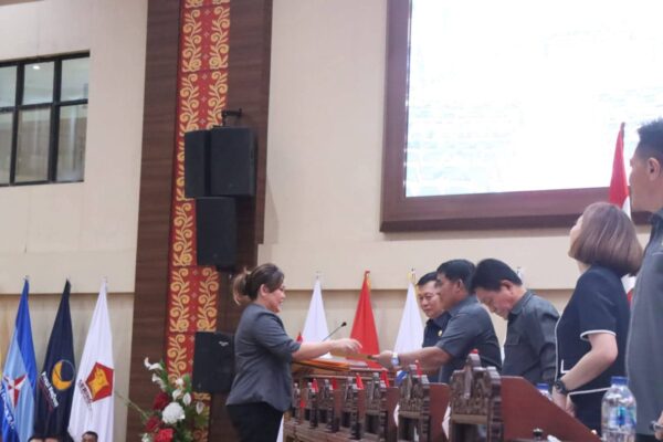 Lewat Paripurna, DPRD dan Pemprov Sulut Setujui Ranperda APBD 2025 Dibahas Tingkat Lanjut 18 Lewat Paripurna, DPRD dan Pemprov Sulut Setujui Ranperda APBD 2025 Dibahas Tingkat Lanjut