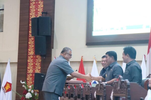 Lewat Paripurna, DPRD dan Pemprov Sulut Setujui Ranperda APBD 2025 Dibahas Tingkat Lanjut 21 Lewat Paripurna, DPRD dan Pemprov Sulut Setujui Ranperda APBD 2025 Dibahas Tingkat Lanjut