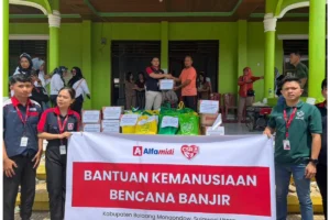 Alfamidi Salurkan Bantuan, Bantu Ratusan Korban Banjir Bandang di Bolmong