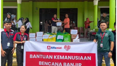 Alfamidi Salurkan Bantuan, Bantu Ratusan Korban Banjir Bandang di Bolmong