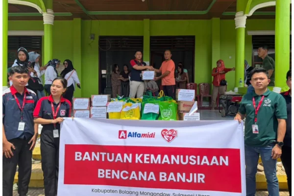 Alfamidi Salurkan Bantuan, Bantu Ratusan Korban Banjir Bandang di Bolmong