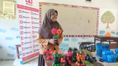 Alfamidi Ajak Siswa SMP Ubah Sampah Plastik Jadi Produk Bernilai Ekonomi