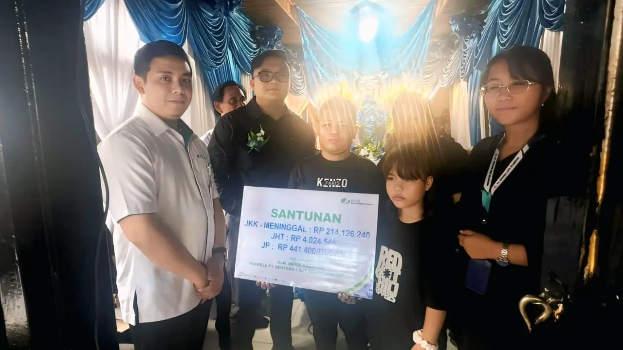 BPJS Ketenagakerjaan Bitung Serahkan Santunan Rp214 Juta kepada Keluarga Korban Kecelakaan Kerja di Tol