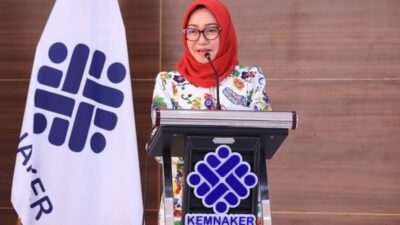 Estiarty Haryani, Plt. Direktur Jenderal Binapenta dan PKK Kemnaker, menjelaskan kemudahan pengajuan Job Fair melalui platform digital SIAPkerja.