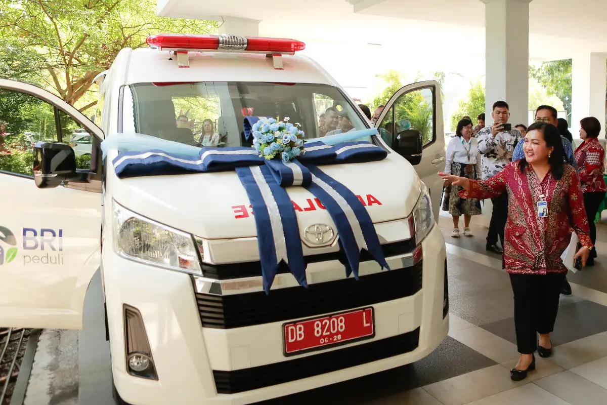 BRI Serahkan Ambulans Baru untuk RSUP Kandou, Perkuat Layanan Gawat Darurat
