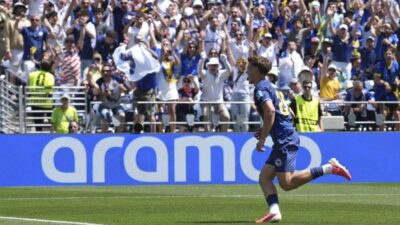Ermin Mahmic merayakan gol dalam laga Bosnia dan Herzegovina vs Qatar di Grup B Piala Dunia FIFA 2026 yang membawa Bosnia lolos ke babak 32 besar untuk pertama kalinya.