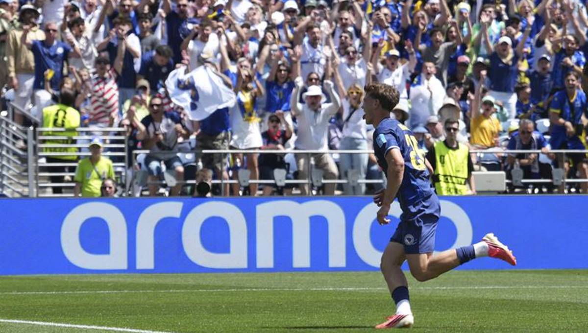 Ermin Mahmic merayakan gol dalam laga Bosnia dan Herzegovina vs Qatar di Grup B Piala Dunia FIFA 2026 yang membawa Bosnia lolos ke babak 32 besar untuk pertama kalinya.