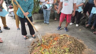 Dari Sampah Jadi Berkah, Ny. Ellen Honandar Sondakh Edukasi Warga Bitung Produksi Kompos Bernilai