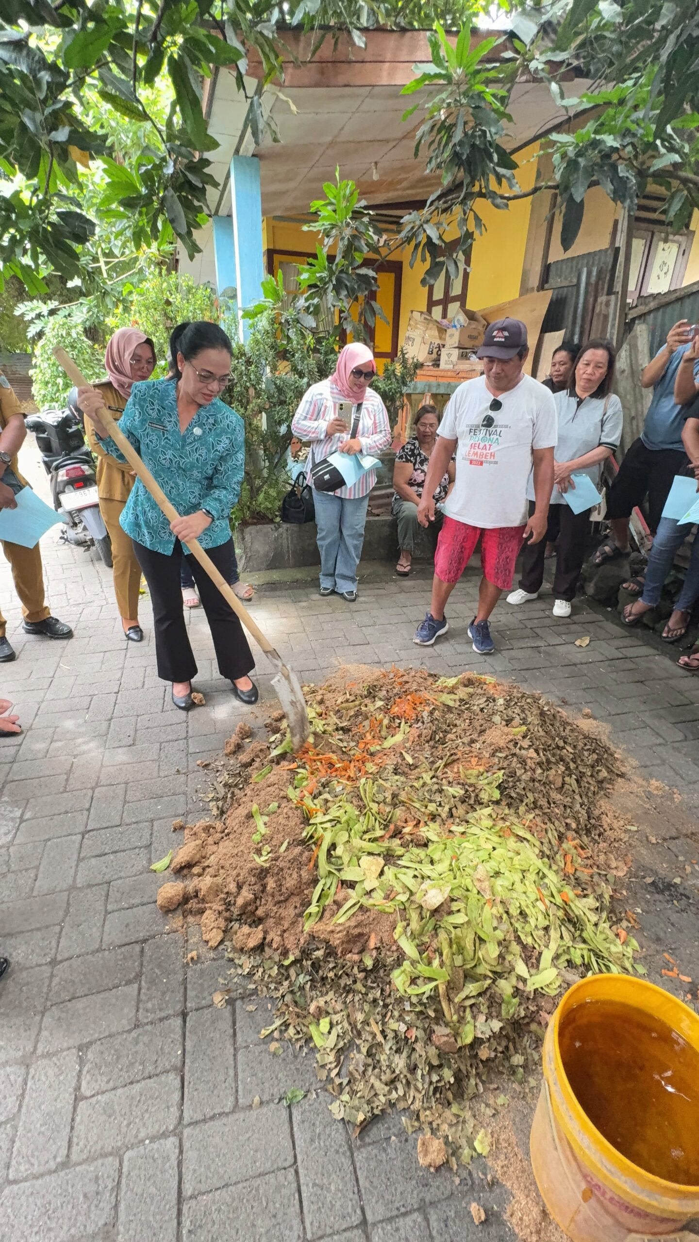 Dari Sampah Jadi Berkah, Ny. Ellen Honandar Sondakh Edukasi Warga Bitung Produksi Kompos Bernilai