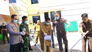 Dihadiri Wali Kota Hengky Honandar, Kejari Bitung Musnahkan Barang Bukti dan Perkuat Kepercayaan Publik