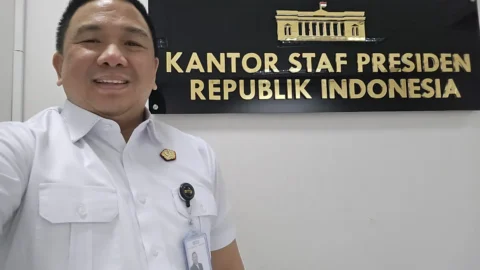 Jackson Andre William Kumaat Resmi Diangkat Jadi Tenaga Profesional Kantor Staf Presiden