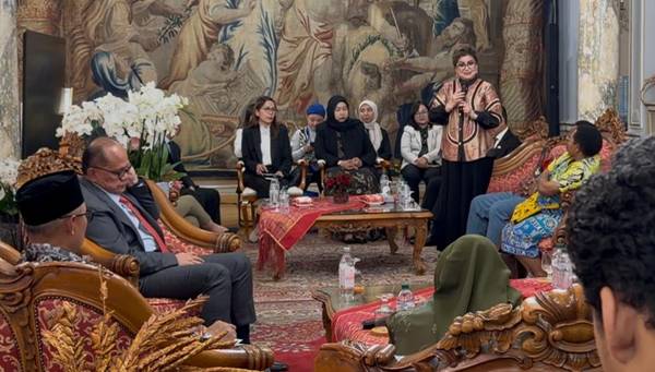 Maya Rumantir Kagumi Sejarah Perindustrian Italia 9 Maya Rumantir Kagumi Sejarah Perindustrian Italia