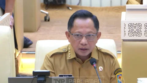 Mendagri Tito Karnavian bicara honorer titipan datang jam 8 pulang jam 10 dalam rapat DPR RI