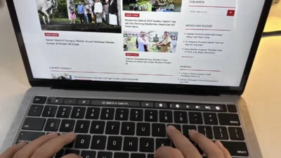 Pengguna Internet Indonesia Tembus 235 Juta Orang, Jutaan Warga Masih Offline