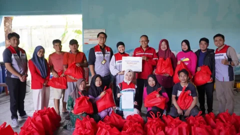 Pertamina Berkah Tebar 153 Paket Sembako Gratis untuk Warga Makassar