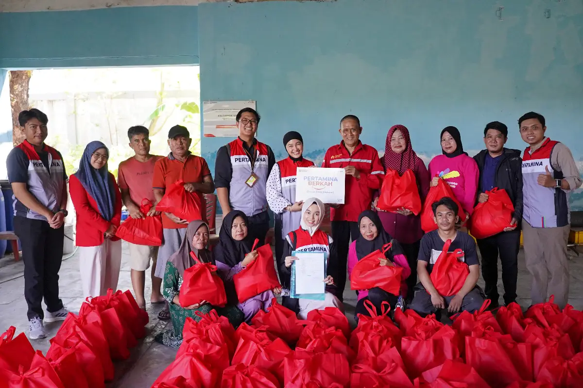 Pertamina Berkah Tebar 153 Paket Sembako Gratis untuk Warga Makassar