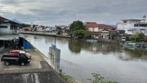 Sungai DAS Tondano di Kelurahan Singkil Satu Manado.