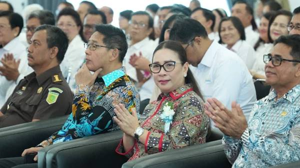 Vanda Sarundajang: Dunia Pendidikan di Minahasa Selangkah Lebih Maju