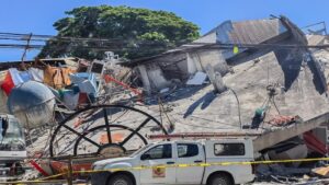 Foto yang diabadikan pada 8 Juni 2026 ini menunjukkan sebuah bangunan yang hancur akibat gempa bermagnitudo 7,8 di General Santos City, Filipina. (Xinhua)