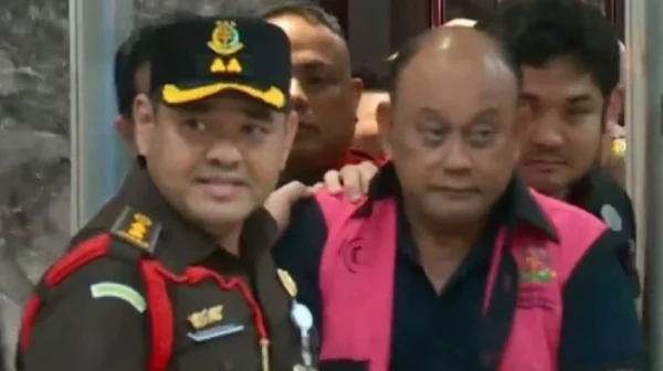 Kejagung Resmi Tahan Eks Kepala BGN Dadan Hindayana Cs 8 Kejaksaan Agung resmi menahan mantan Kepala BGN Dadan Hindayana.