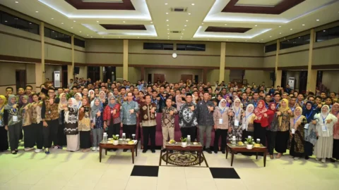 Wamendikdasmen Ingatkan Bahaya Digitalisasi Berlebihan, Kreativitas Murid Bisa Menurun