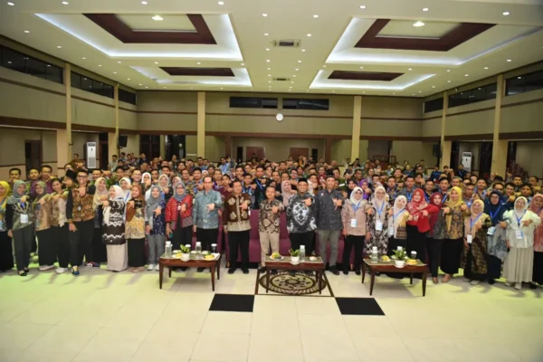 Wamendikdasmen Ingatkan Bahaya Digitalisasi Berlebihan, Kreativitas Murid Bisa Menurun