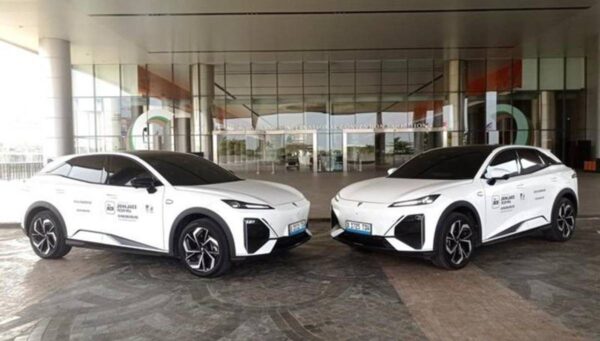 Mobil China Kuasai 17,6% Pasar Indonesia, Penjualan Melonjak 72 Persen 1 Foto dokumentasi ini menunjukkan mobil Changan yang terpilih sebagai kendaraan resmi dalam penyelenggaraan Java Jazz Festival 2026 yang berlangsung pada 29-31 Mei di Tangerang, Provinsi Banten. (Xinhua)