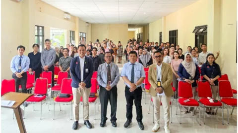 Pegadaian dan OJK Ingatkan Mahasiswa Unsrat Bahaya Pinjol hingga Judi Online