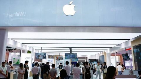 Stan Apple pada China International Supply Chain Expo (CISCE) 2025 di Beijing, China, terkait berita kenaikan harga beberapa model Mac dan iPad akibat meningkatnya biaya cip memori.